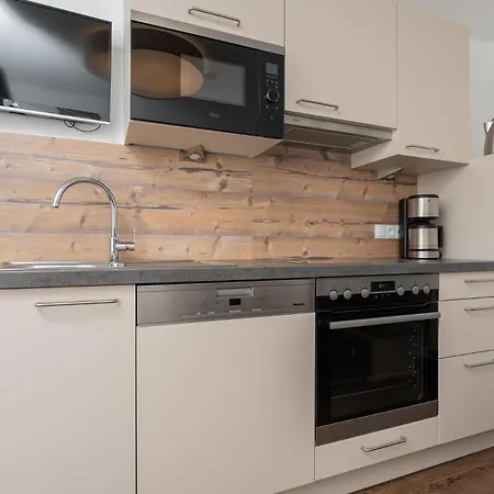 לינה וארוחת בוקר Haus Margret 3*