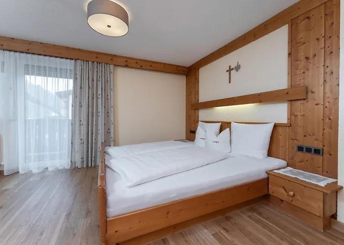 לינה וארוחת בוקר Haus Margret 3*